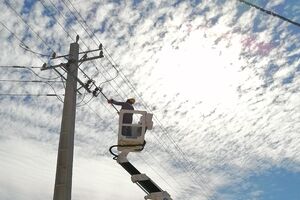 رشد ۴۰۰ درصدی احداث نیروگاه های خورشیدی بزرگ مقیاس/ ۱۰ روستای فارس برق‌دار می‌شوند