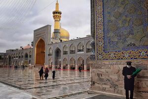 حال‌وهوای حرم رضوی در سالروز ولادت حضرت زینب (س) + فیلم