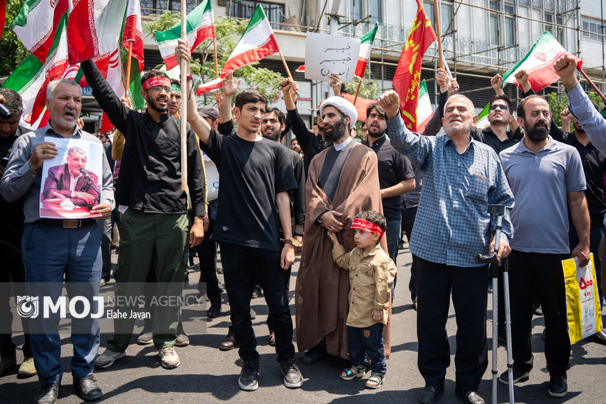 تجمع مردمی علیه تهاجم رژیم صهیونیستی به ایران