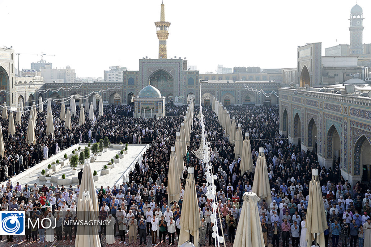 اقامه نماز عید قربان در حرم امام رضا (ع)