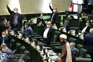 بیانیه ۱۶۰ نفر از نمایندگان در تقدیر از بازیگران و دست‌اندکاران ساخت سریال گاندو