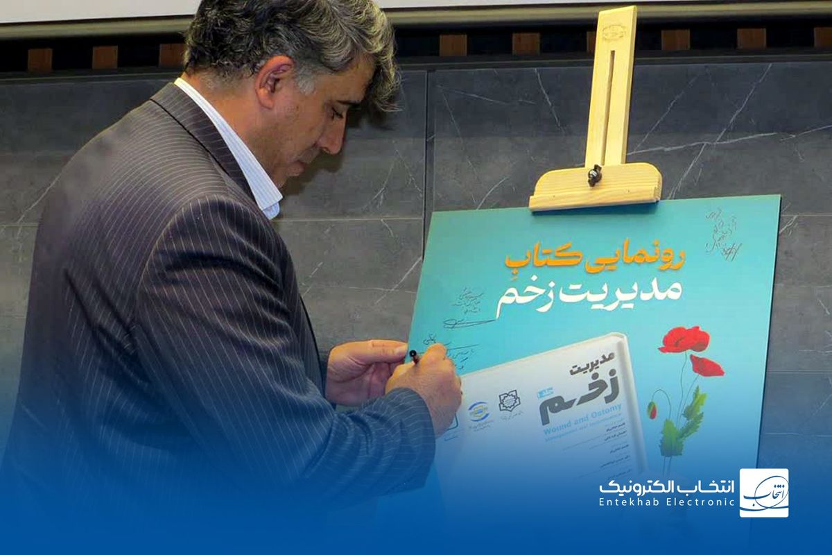 Free_iPhone_13_Mockup_2-copy-2048x1367