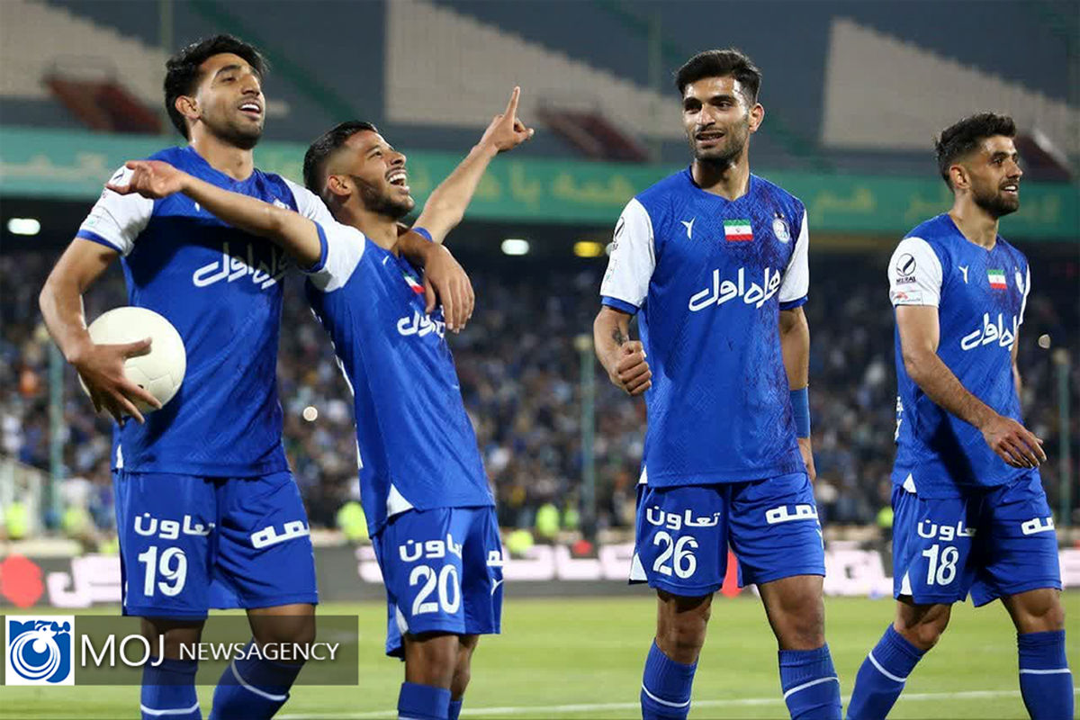 دیدار تیم های فوتبال استقلال و هوادار