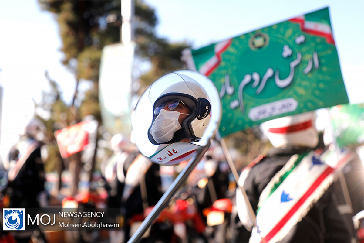 رژه موتور سواران نیرو‌های مسلح در یوم الله ۱۲ بهمن