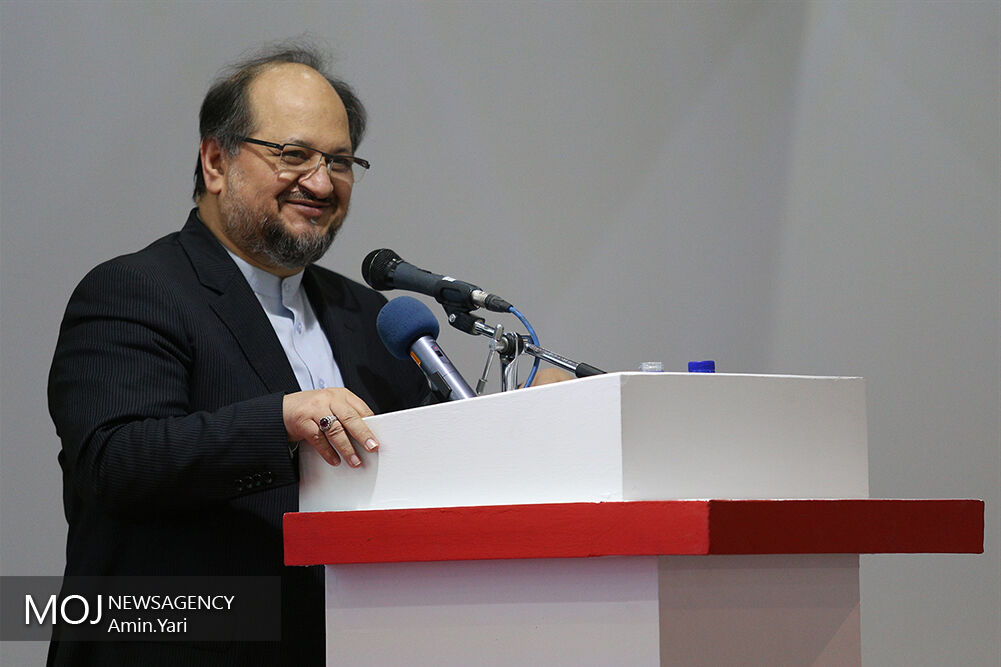 تمام مسوولان نظام پشت در اتاق معاون معدنی نشسته اند تا مجوز فولاد بگیرند