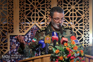 هرگز اجازه نخواهیم داد دشمنان به حریم این مرز و بوم نزدیک شوند