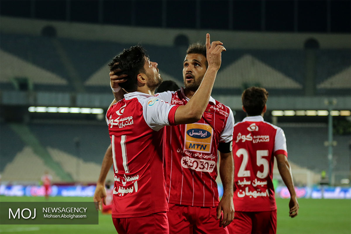 دیدار تیم های فوتبال پرسپولیس و پارس جنوبی جم