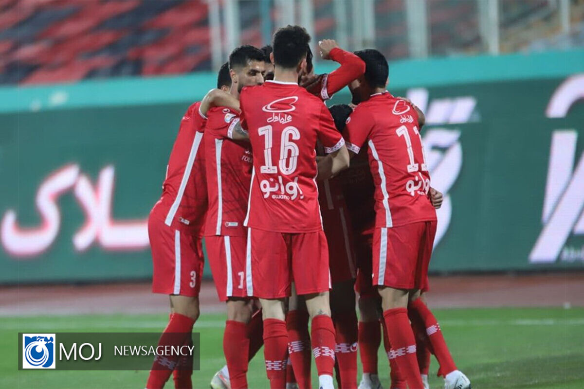 دیدار تیم های فوتبال پرسپولیس و فجرسپاسی شیراز