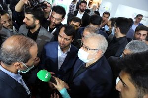 بازدید وزیر نفت، مدیرعامل شرکت ملی صنایع پتروشیمی و مدیریت محترم عامل از غرفه پتروشیمی شازند  