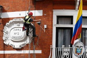 تلاش هیلاری کلینتون برای ترور مدیر ویکی لیکس