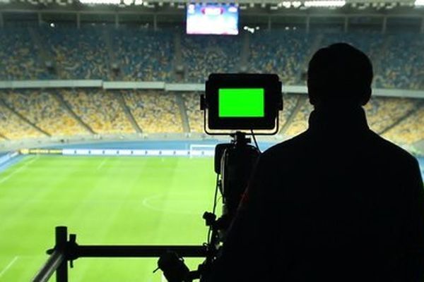 ۳ فوتبال امشب از شبکه ورزش پخش می شود