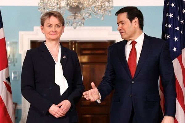 وزیران خارجه آمریکا و انگلیس درباره وضعیت تنگه هرمز گفتگو کردند