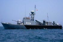 اهتزاز پرچم سه رنگ ایران بر عرشه ناوشکن سهند