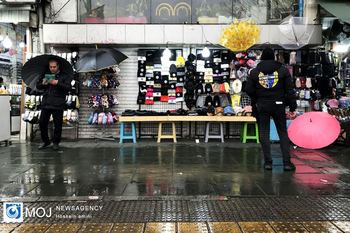 کار در هوای بارانی