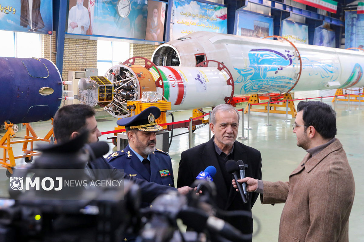 بازدید رئیس جمهور از جدیدترین دستاوردهای دفاعی و فضایی