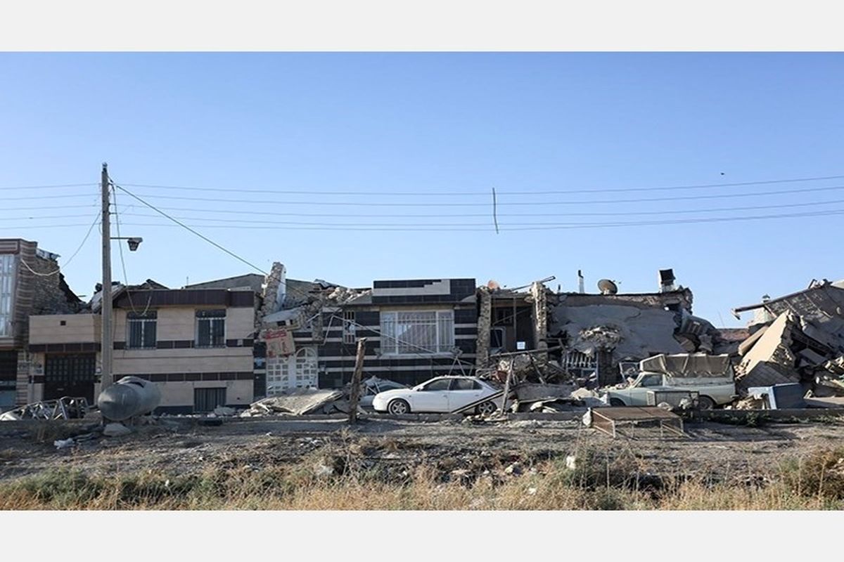 ترافیک راه‌های منتهی به مناطق زلزله‌زده روان 