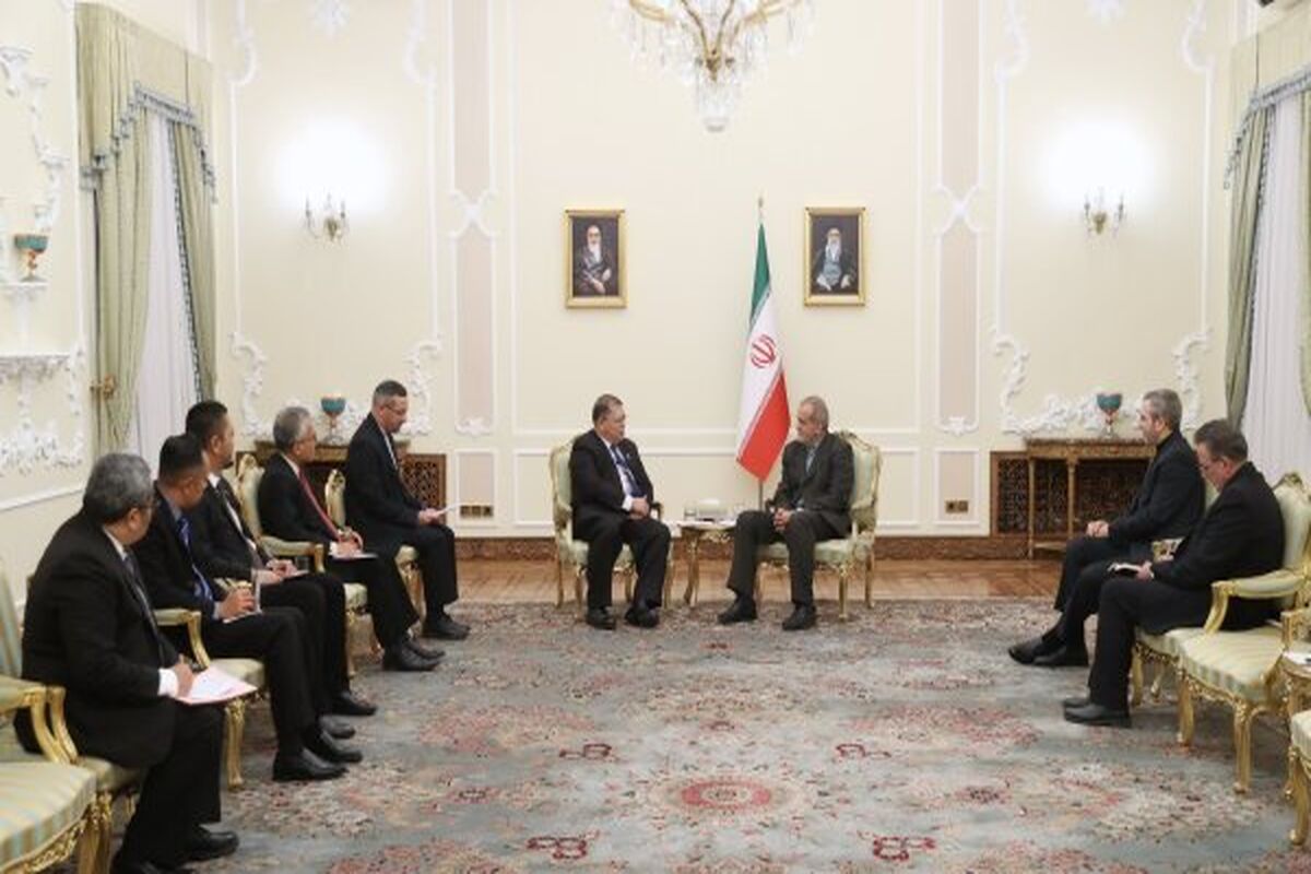پزشکیان و رئیس جمهور مالزی