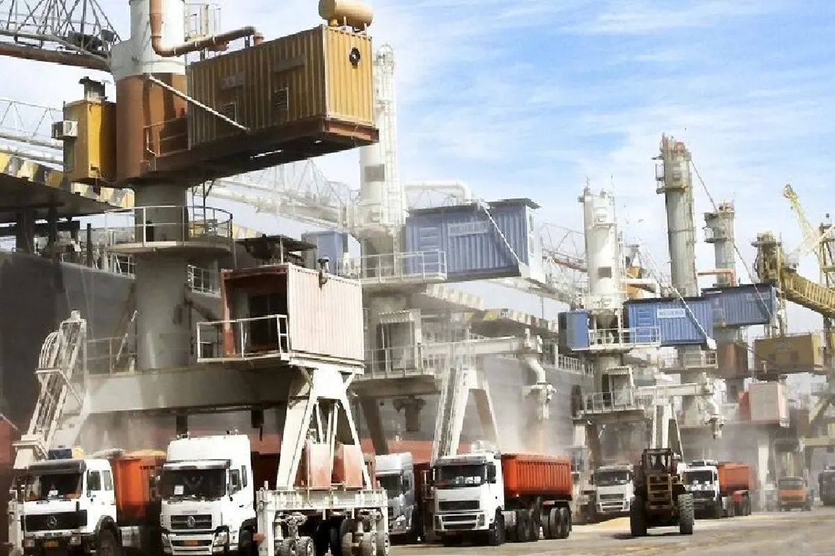 تخلیه کالاهای اساسی