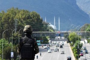۱۰ هزار نیروی امنیتی در پایتخت پاکستان همزمان با ورود مقام‌های آمریکایی مستقر شدند