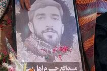 برپایی محفل جز خوانی قرآن کریم در جوار مقبره شهید حججی در ماه مبارک رمضان