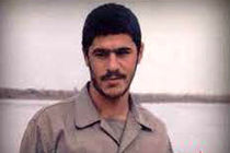 غواصی که برای آب نامه می‌نوشت