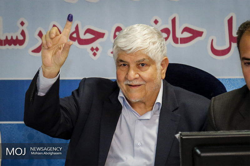 با شعار نمیتوان کار اقتصادی کرد/ روحانی که کشور را تحویل گرفت شرایط بسیار بد بود