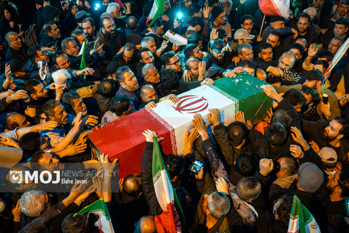 تشییع پیکر دریابان شهید «علیرضا تنگسیری» و جمعی از شهدای والامقام