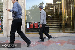 دلار به مرز 4400 تومان رسید/جولان دلار در بازار آزاد