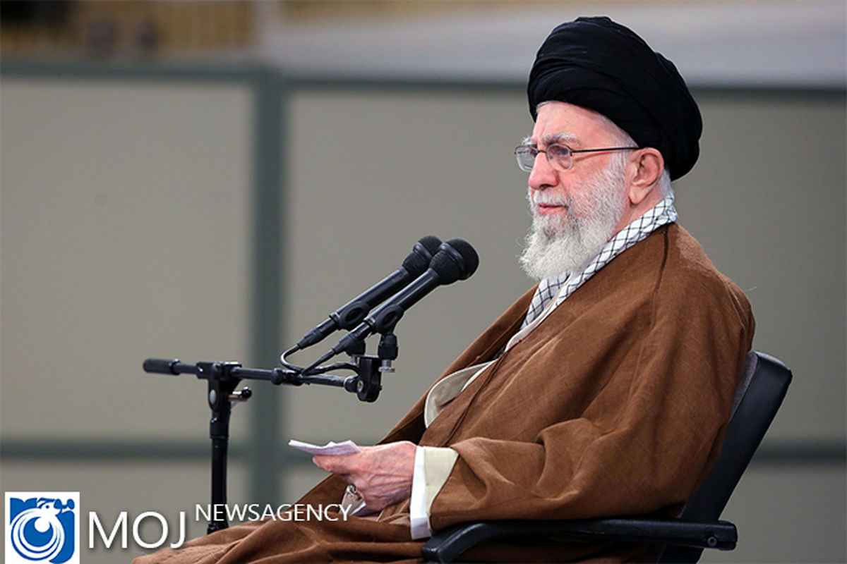 دیدار مسئولان وزارت خارجه و سفرا با رهبر انقلاب