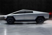 تردد گردشگران خارجی با تسلا در خیابان‌های چالوس + فیلم