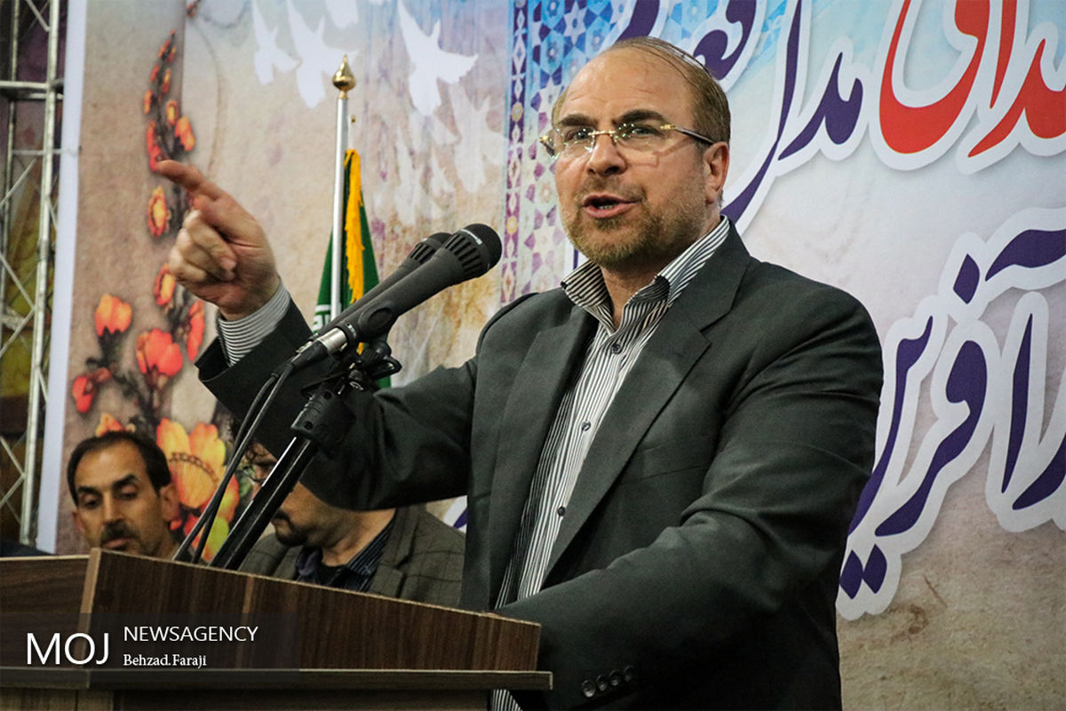 یادواره شهدای بازی دراز در کرمانشاه با حضور محمد باقر قالیباف