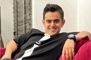 امیرمحمد متقیان سیگار به دست با موهای زرد قناری پیداش شد / امیر محمد چه بروز خودش آورده