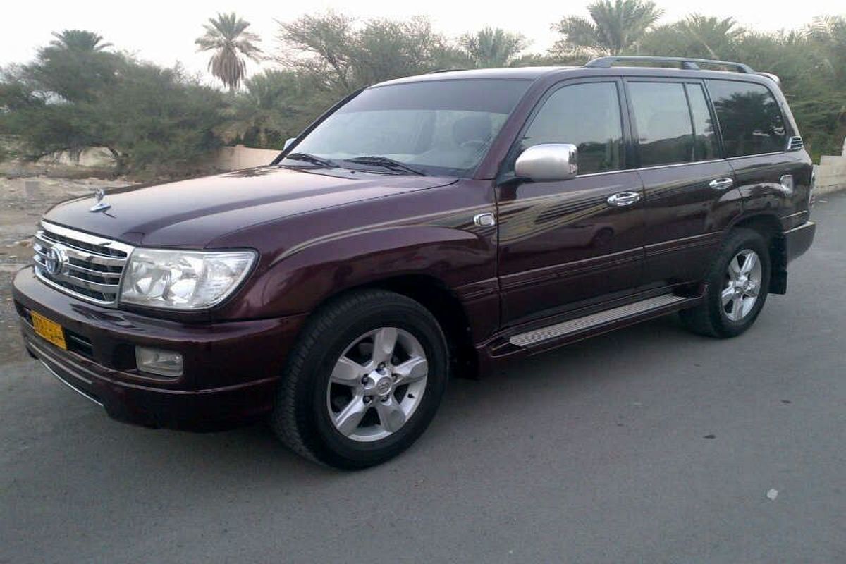 تویوتا لندکروز عنابی