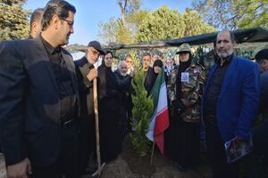 کاشت نهال امید به نام سردار جنگل حاج مجید ذکریایی در جوار مزار شهید