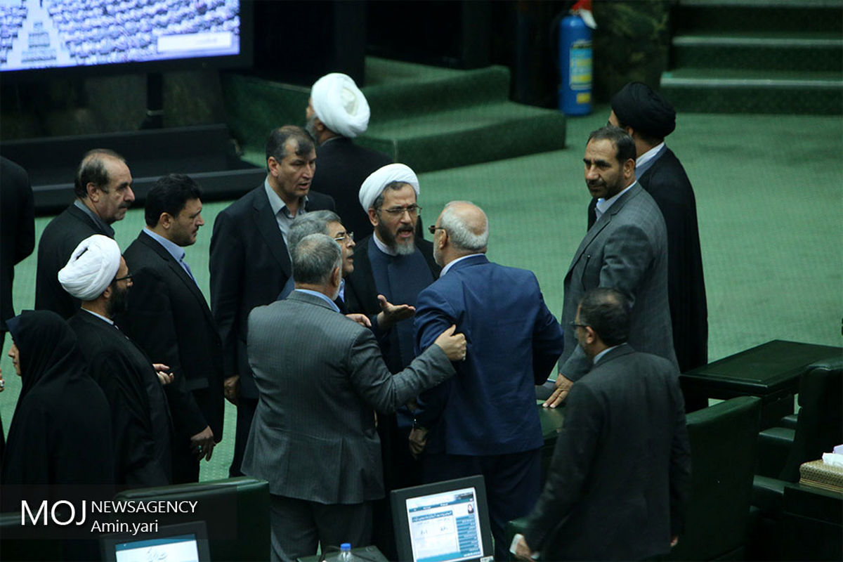 تنش در صحن علنی مجلس شورای اسلامی -  ۱۱ مهر ۱۳۹۷