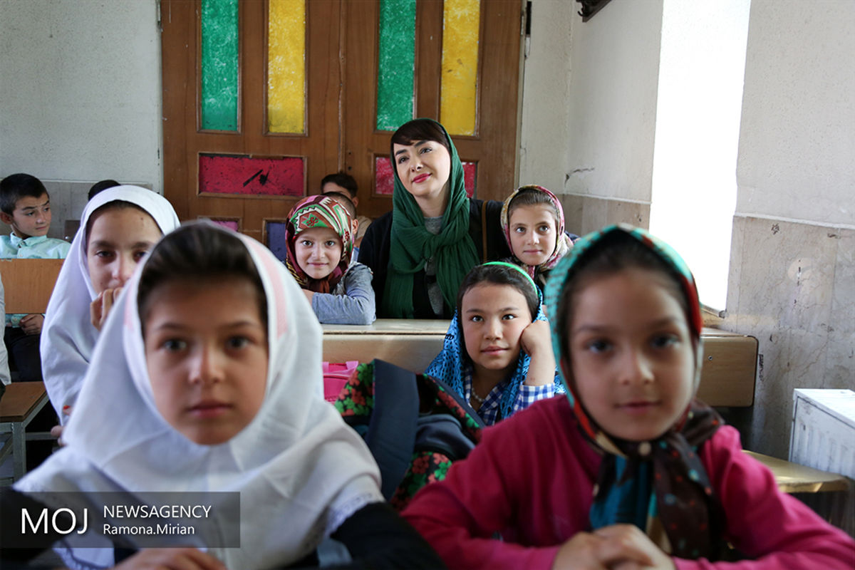 هانیه توسلی در مدرسه انجمن حمایت از کودکان کار 