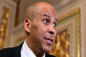 سناتور آمریکایی در سخنرانی ۲۵ ساعت بی‌وقفه، از ترامپ بد گفت