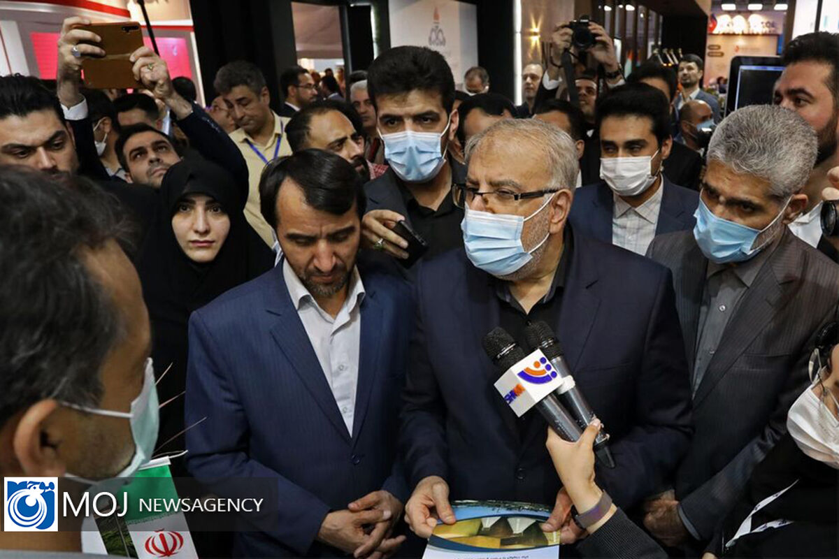 بازدید وزیر نفت از شانزدهمین نمایشگاه ایران‌ پلاست