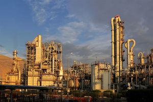 بانک ملی با عرضه سهام پتروشیمی شازند حمایت از تولید و بخش خصوصی را کلید زد