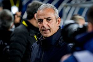 سایه جنگ و پیشنهادهای خارجی بر نیمکت سرخ‌ها