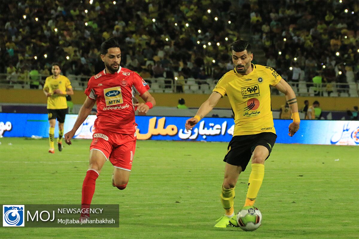 دیدار تیم های فوتبال سپاهان اصفهان و پرسپولیس