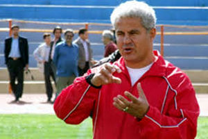 قطر را با ۳-۲ گل شکست می دهیم