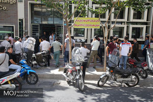 چه زمانی بازار ارز می لغزد؟/ سیاست ارزی بانک مرکزی در آینده مبهم