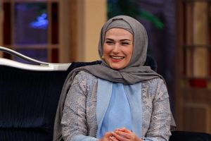 لادن مستوفی به نمایش دروغ پیوست