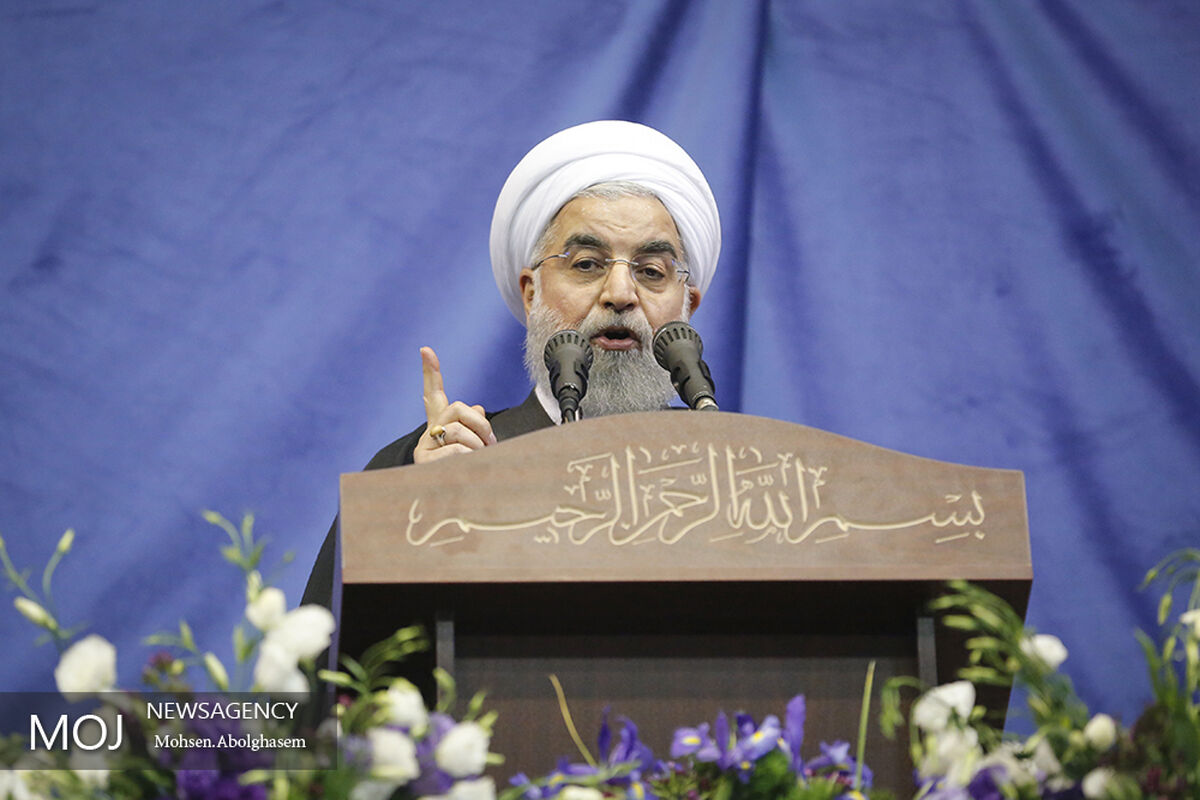 همایش حامیان حسن روحانی در ورزشگاه آزادی