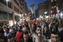 درگیری پلیس و معترضان در ایروان / تظاهرات کنندگان با سطل های زباله خیابان ها را مسدود کردند