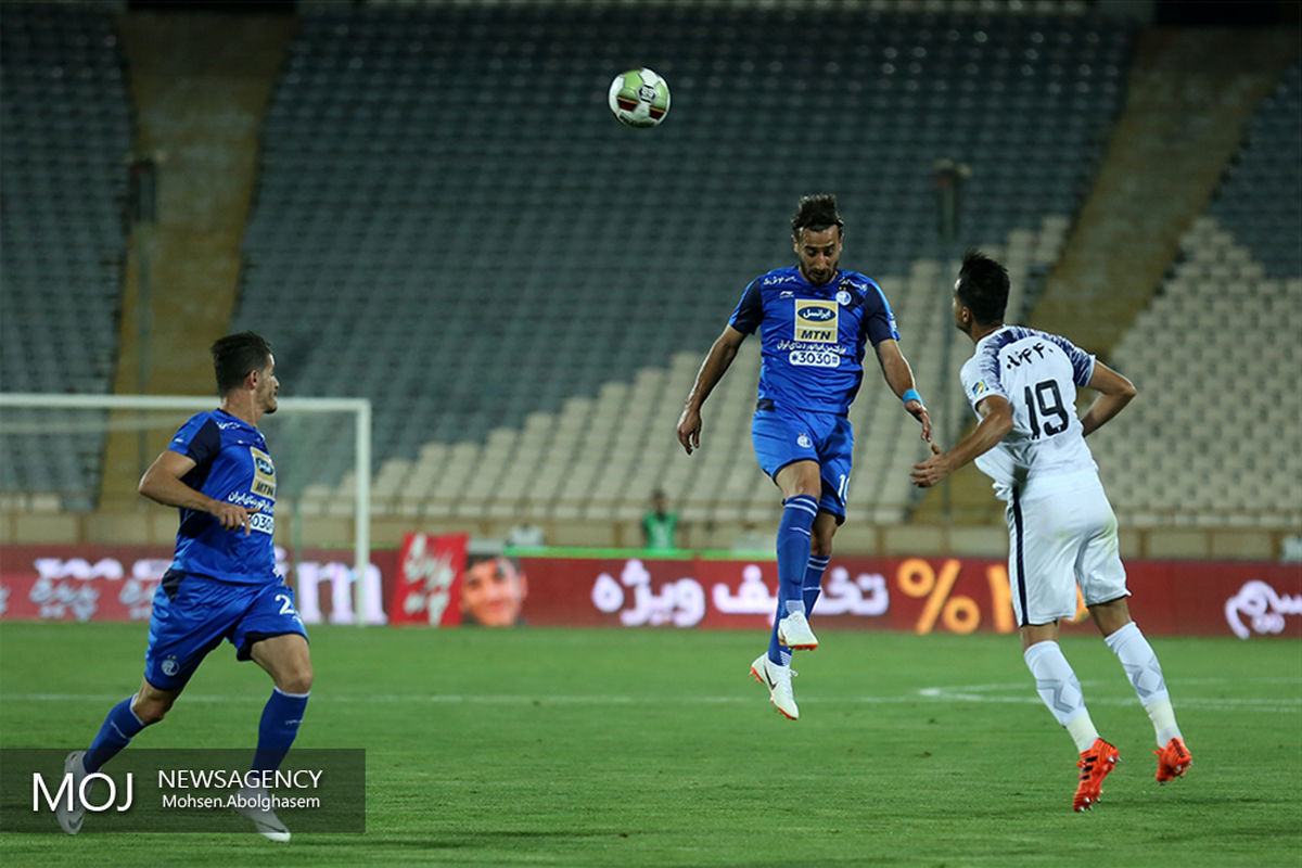 دیدار تیم های فوتبال استقلال تهران و پیکان