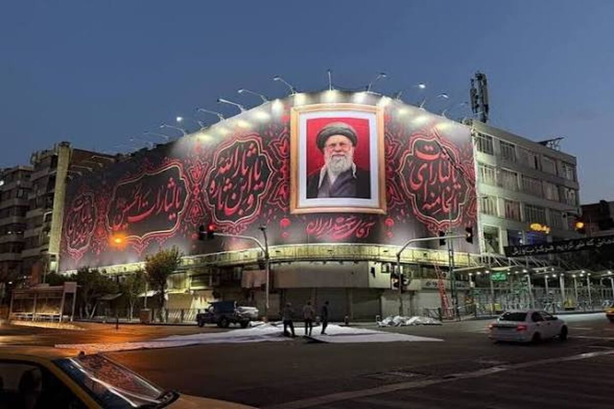 دیوارنگاره «آقای شهید ایران»