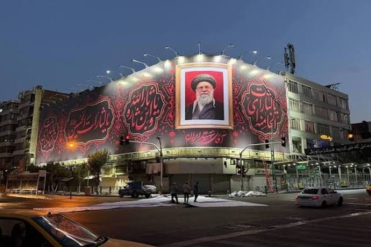 دیوارنگاره «آقای شهید ایران»