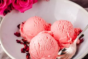 بستنی ۶۰۰ هزار تومانی با طعم گل محمدی در عربستان! + فیلم